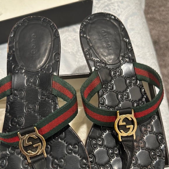 Gucci Black Sandals with Red and Green Straps - Picture 2 of 10